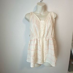 NWT Gimmicks by BKE boutique top!